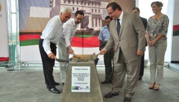 Colocan primera piedra del hotel Holiday Inn en Veracruz