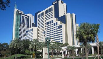 Adquiere Hyatt hotel en Orlando por 717 mdd