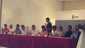 Anuncian campaña “Acapulco está de pie”