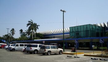 Operan aeropuertos de Acapulco y Zihuatanejo con normalidad