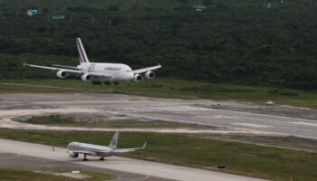 Llega a Cancún el avión comercial más grande del mundo