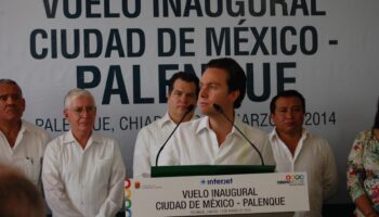 Inauguran primer vuelo comercial Ciudad de México-Palenque