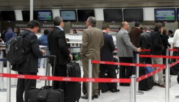 Crece arribo de turistas vía aérea