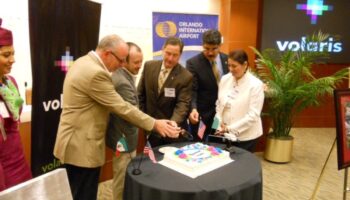 Volaris inicia vuelos a Orlando