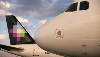 Volaris podría demandar al AICM por retrasos