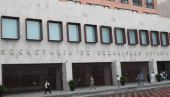 Mantiene SRE lineamientos para pasaportes