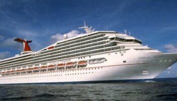 Remolcarán crucero varado de Carnival a EU
