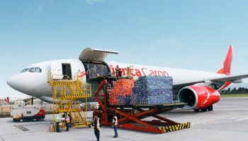 Avianca planea recorte de 30% tras reestructura