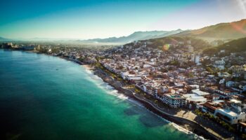 Baja California, mercado potencial para Puerto Vallarta