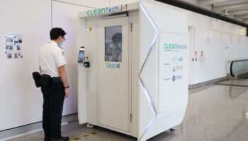 Así serían las cabinas de sanitización que se usarían en los aeropuertos