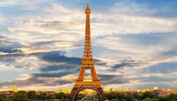 Francia anuncia plan millonario para salvar turismo