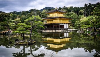 Japón reabre al turismo internacional, pero sólo en grupos