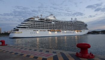 Crucero Seven Seas Splendor atraca en Puerto Vallarta