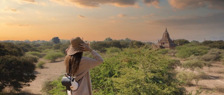 mujer turismo viaje