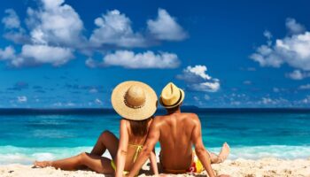 ¿Qué medidas debes tomar si viajas a la playa este verano?