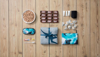 Nueces, pijamas y gin: aerolíneas venden sus amenidades de vuelo