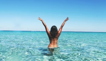 Zipolite confirma festival nudista pese a Covid