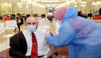 Emirates aplica vacuna Covid a sus colaboradores