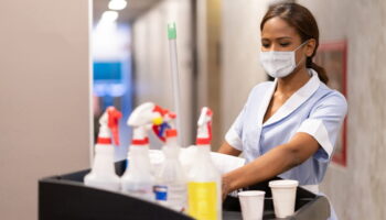 Hilton sólo limpiará habitaciones bajo pedido del huésped