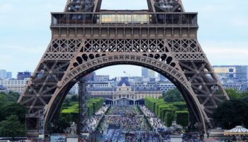 Francia elimina restricciones de entrada para turistas