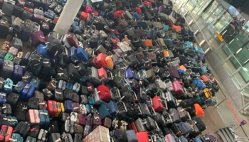 Miles de maletas están perdidas en el aeropuerto de Londres