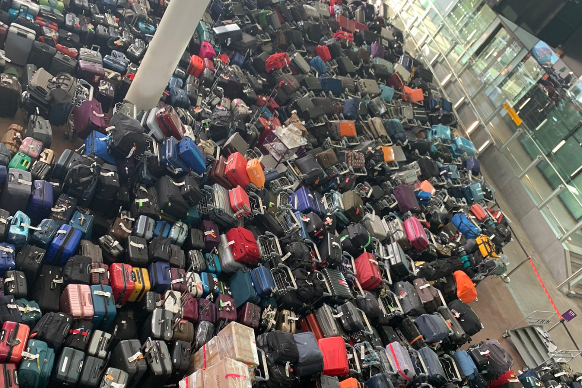 Miles de maletas perdidas en el aeropuerto de