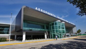 Bala impacta en avión de Aeroméxico en Culiacán, cierra aeropuerto