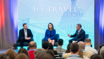 Esperas largas y aduanas detienen el crecimiento del turismo en EEUU