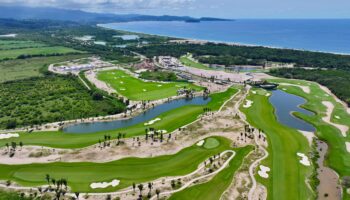 Nauka Riviera Nayarit, desarrollo turístico de 50 millones de dólares en Costa Canuva, inauguró su campo de golf
